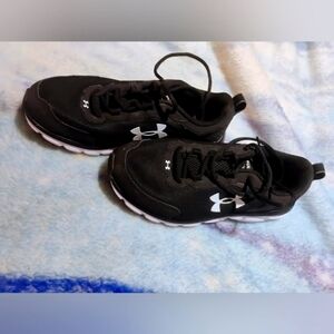 Under armour men's 8.5 Great condition